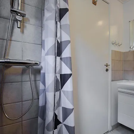 3 Bedroom Amazing In Holiday home